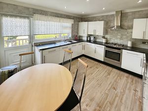 Kitchen Diner- click for photo gallery